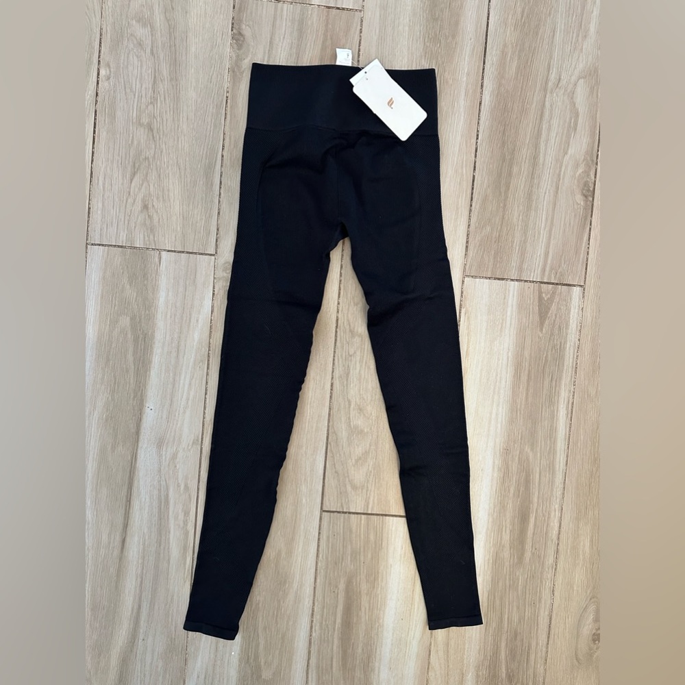 Brand New, Never Worn: Fabletics Ribbed Legging. - Picture 5 of 5